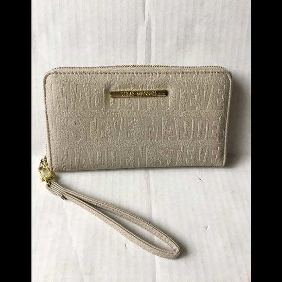 Steve Madden Handbags - New Steve Madden Embossed Wristlet Wallet/Organizer